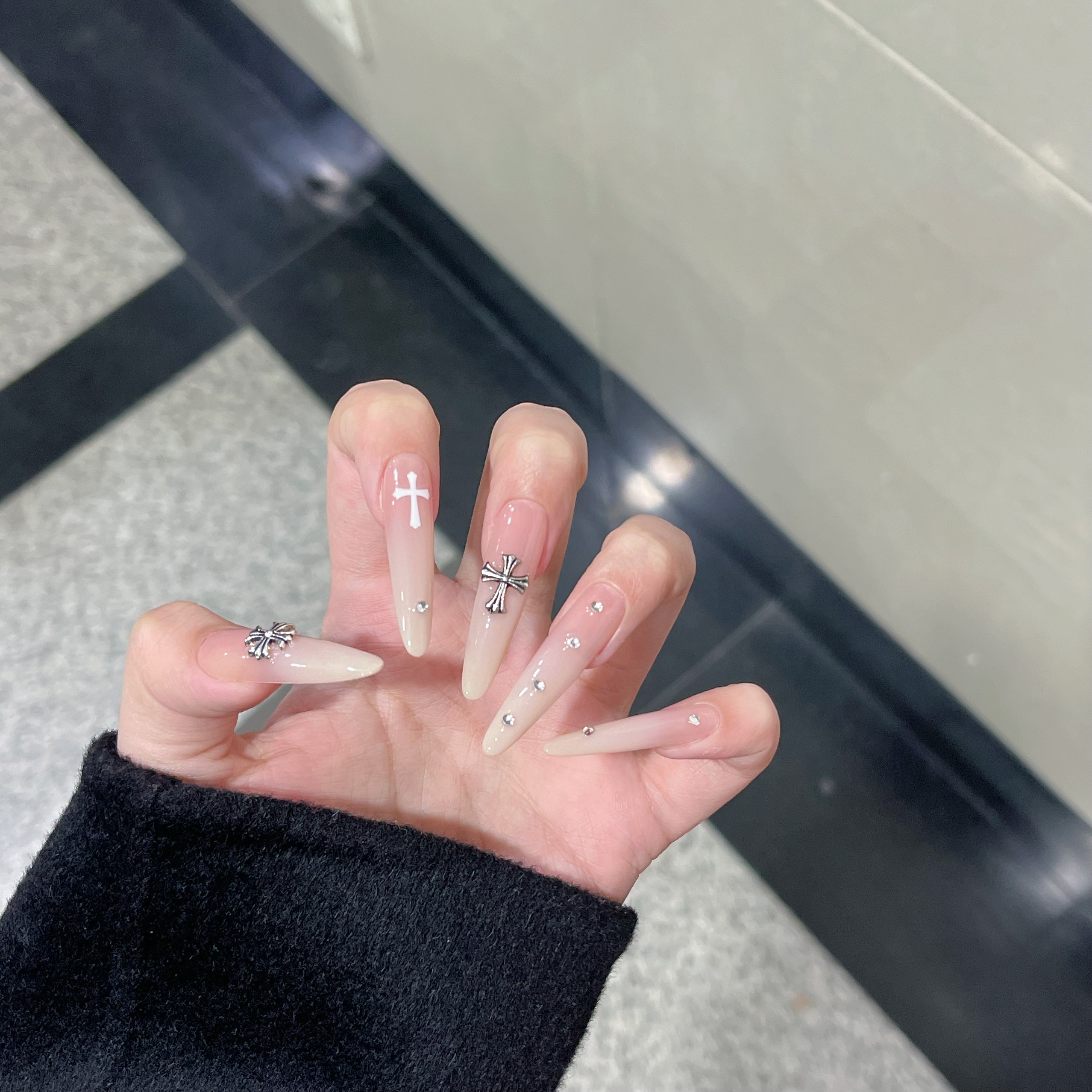 【克罗星】安诺纯手工穿戴甲定制经典温柔渐变乳白美甲细狗