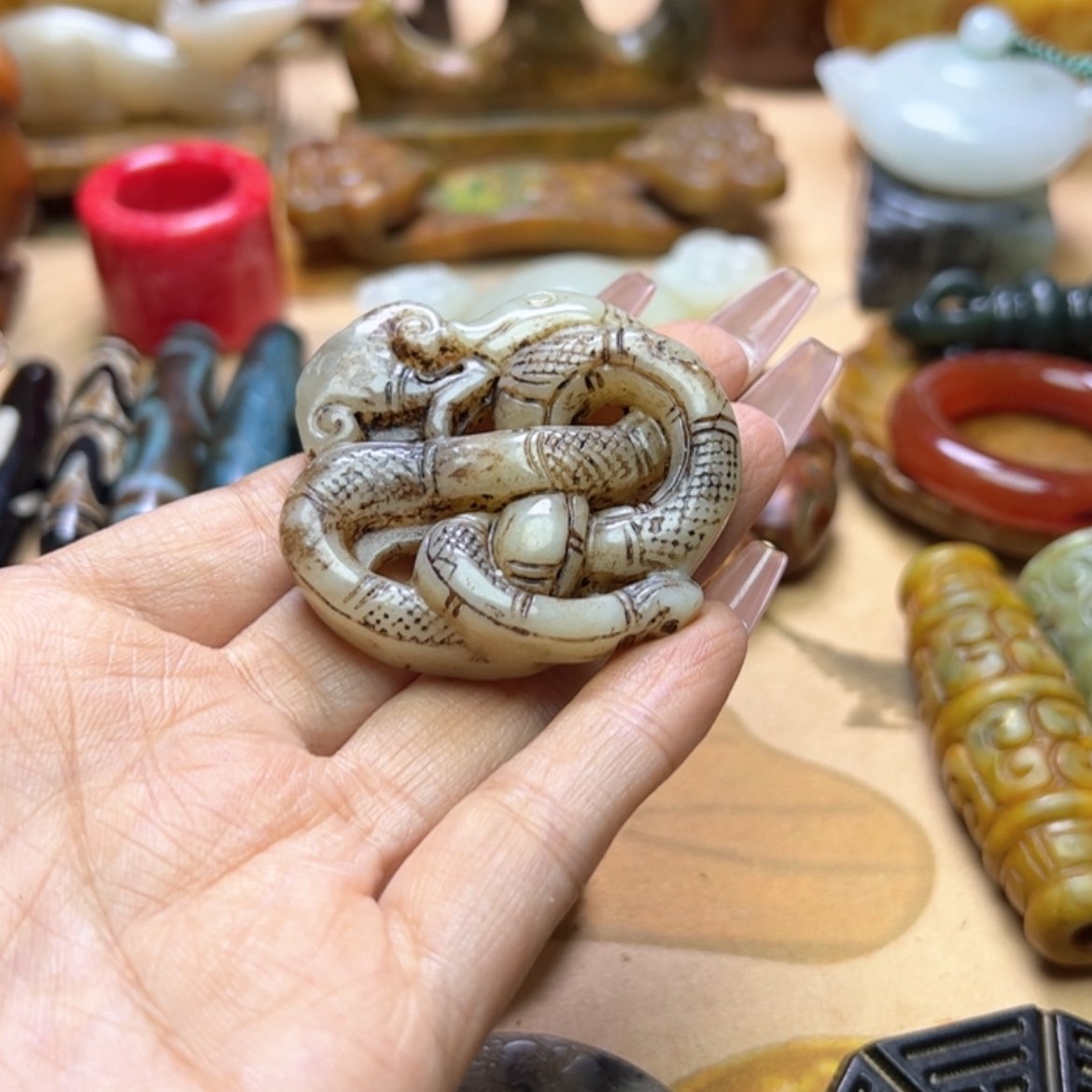 【闪购商品】蛇纹石玉颈饰未镶嵌