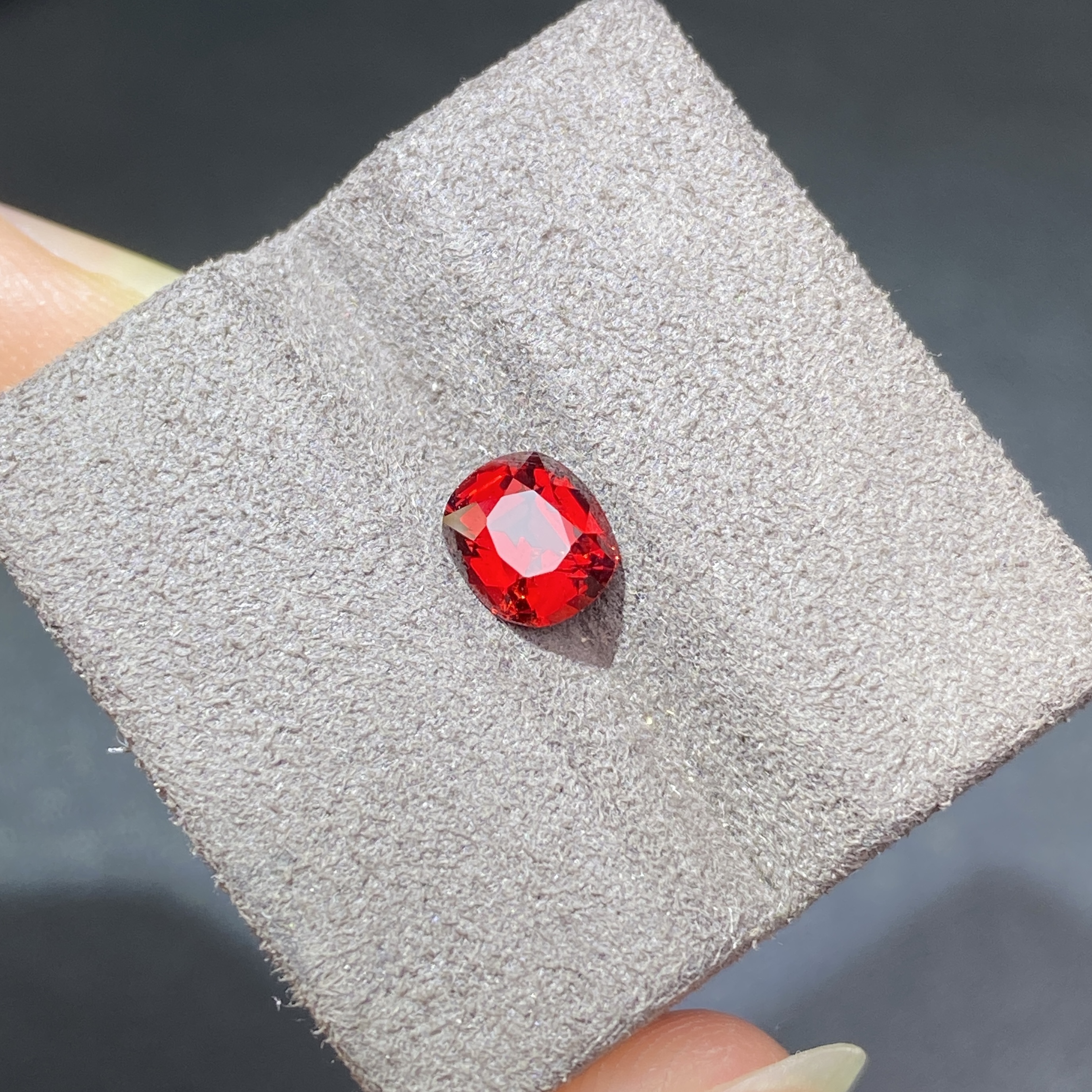 25G132 绝地尖晶宝石（Burma) 1.07克拉