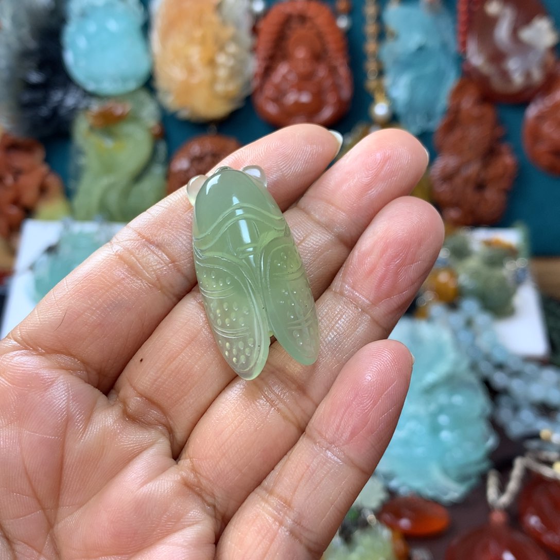 蛇纹石玉挂坠未镶嵌