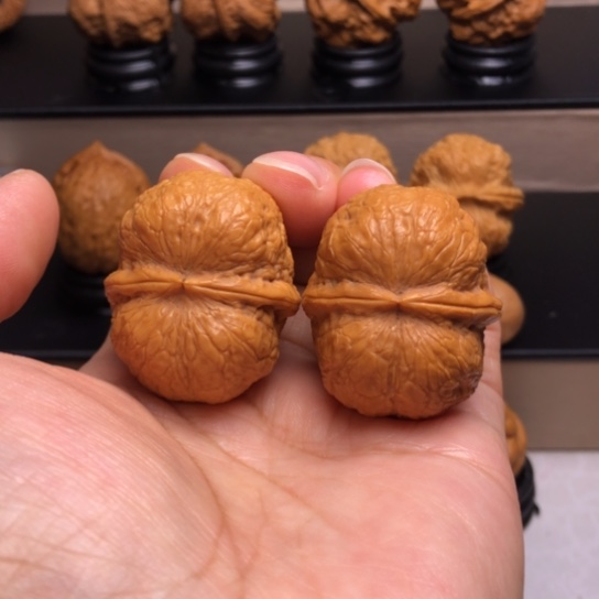 文玩核桃把件峭壁元宝8