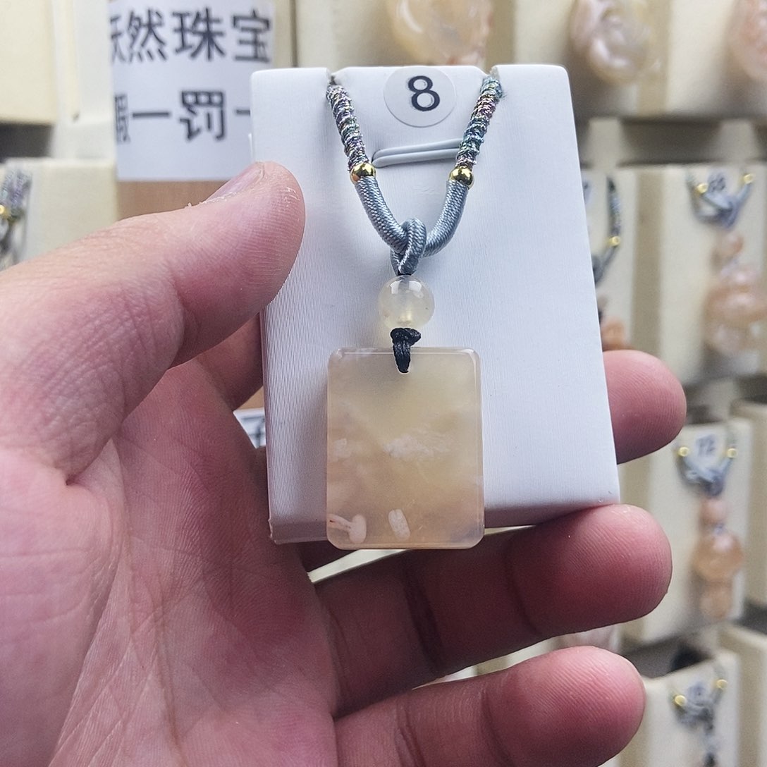 石英质玉未镶嵌颈饰做****?