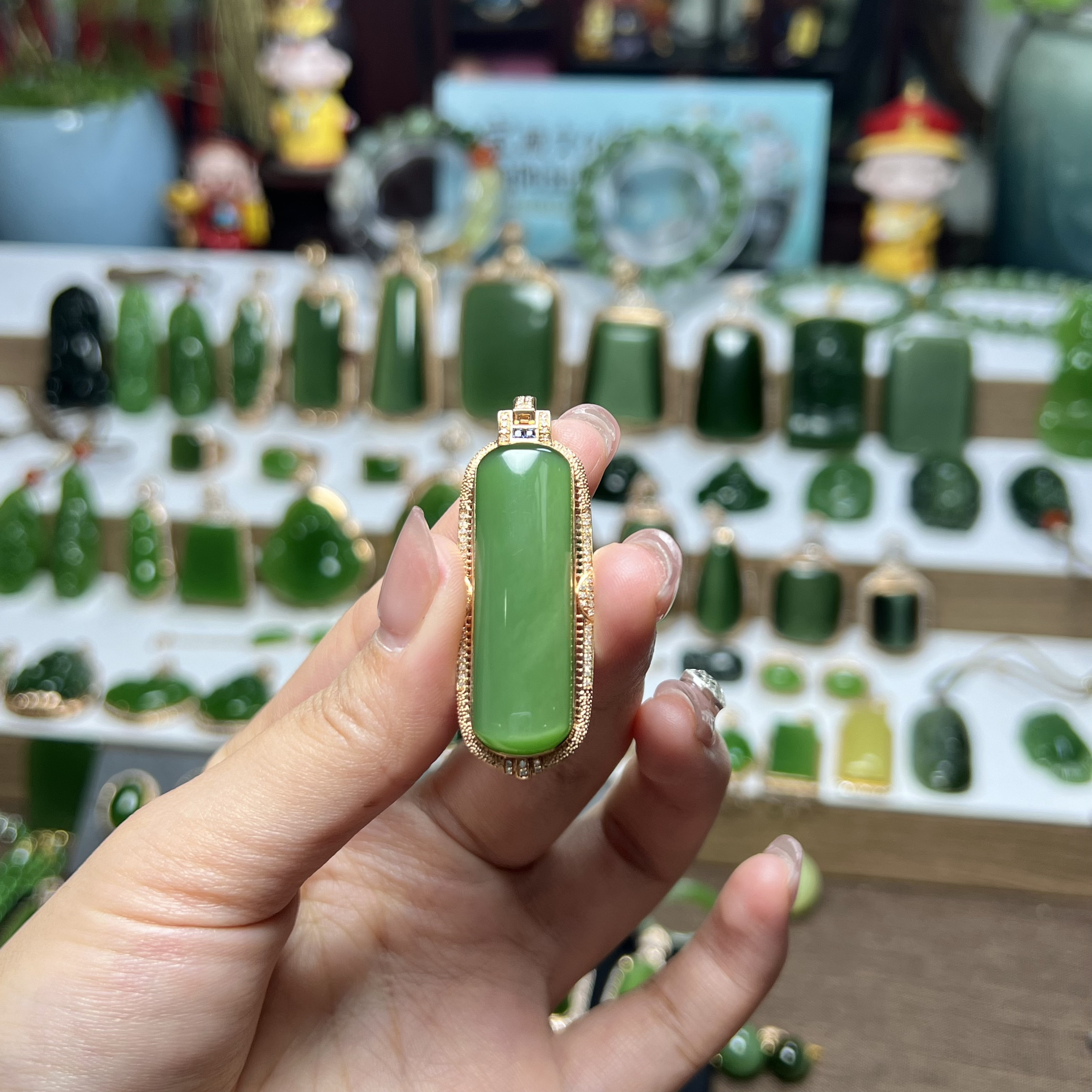 和田玉碧玉18K金镶嵌无事牌吊坠