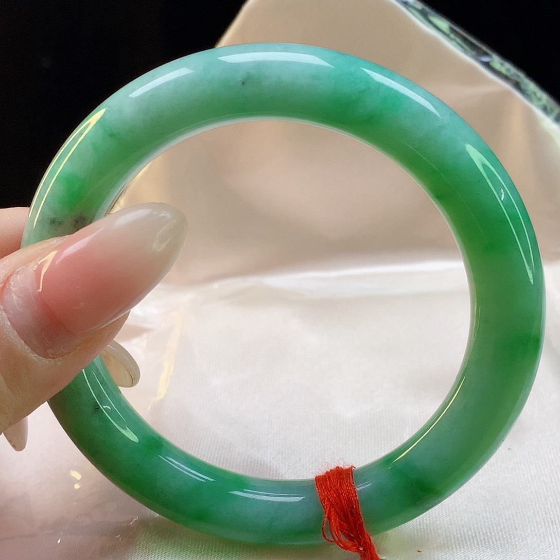 翡翠手镯未镶嵌天然翡翠9018