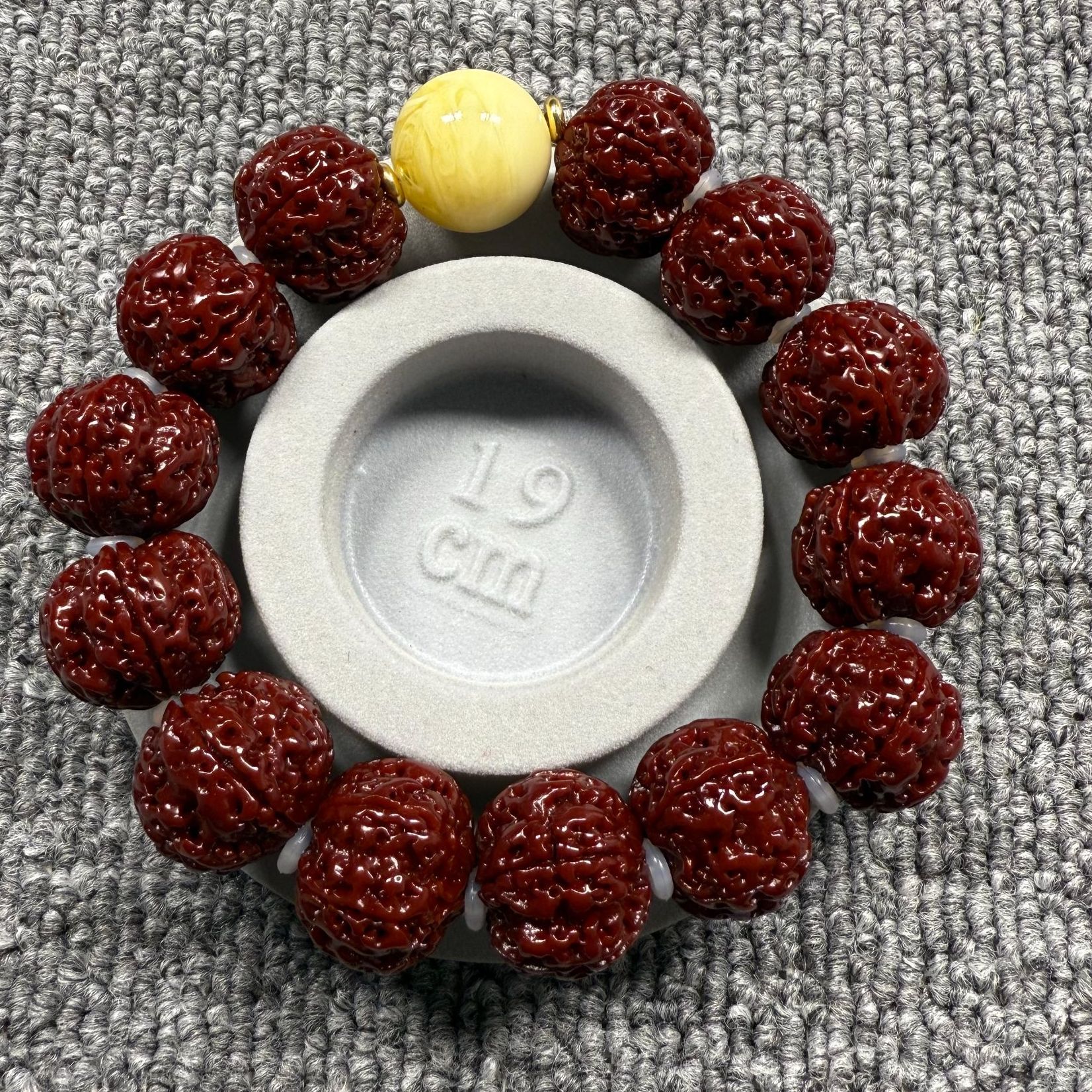 大金刚手串20+  机刷牛津红颜色 老树原桩籽  梅花双龙纹