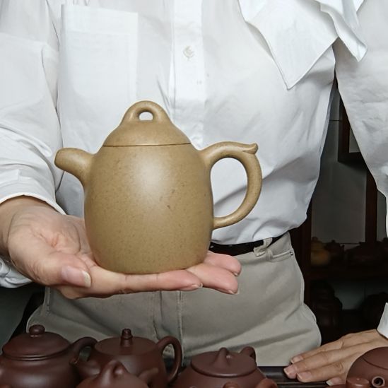 冲***9茶壶紫砂原矿芝麻段  容量200cc。