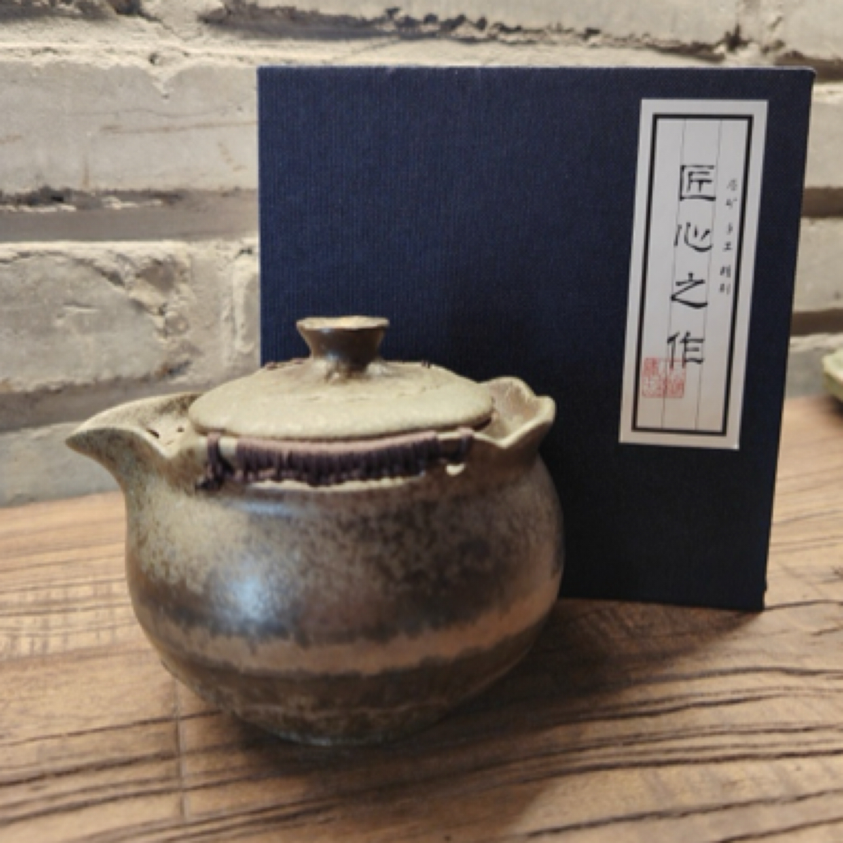 粗陶莲花绳索手抓壶