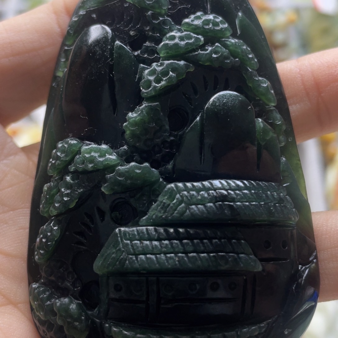 蛇纹石玉颈饰未镶嵌