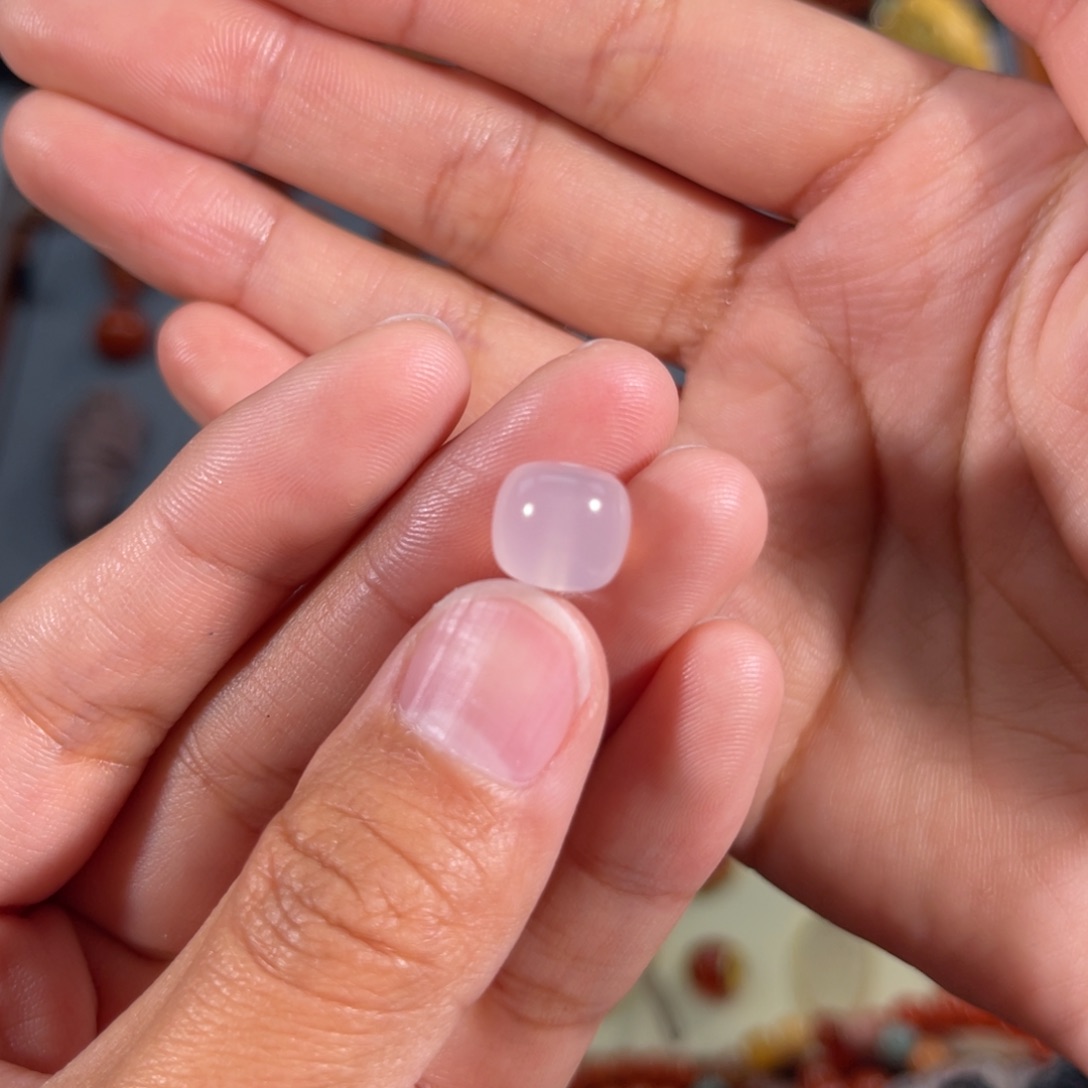 玛瑙/玉髓中洞子老型珠。不退不换未镶嵌M*森