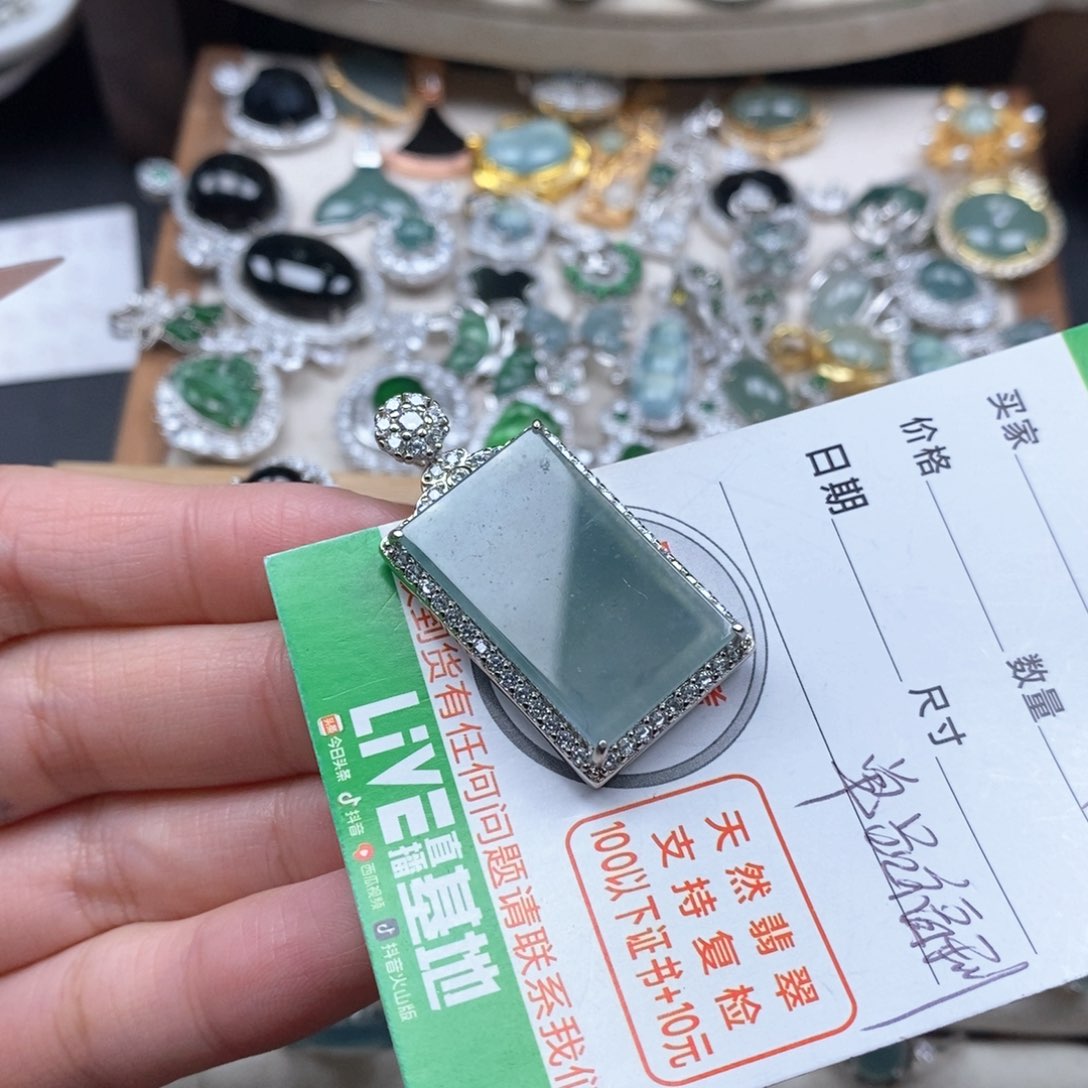 翡翠颈饰未镶嵌翡翠