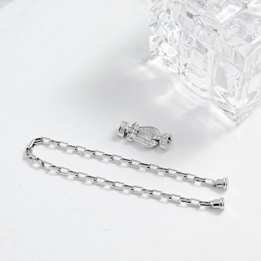 99新 FRED/斐登  15号链中号白金满钻马蹄扣手链