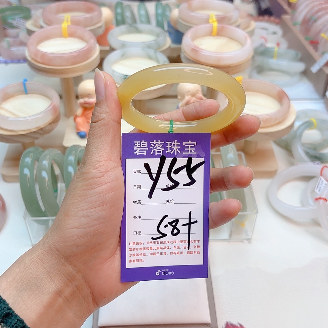 石英质玉手镯未镶嵌