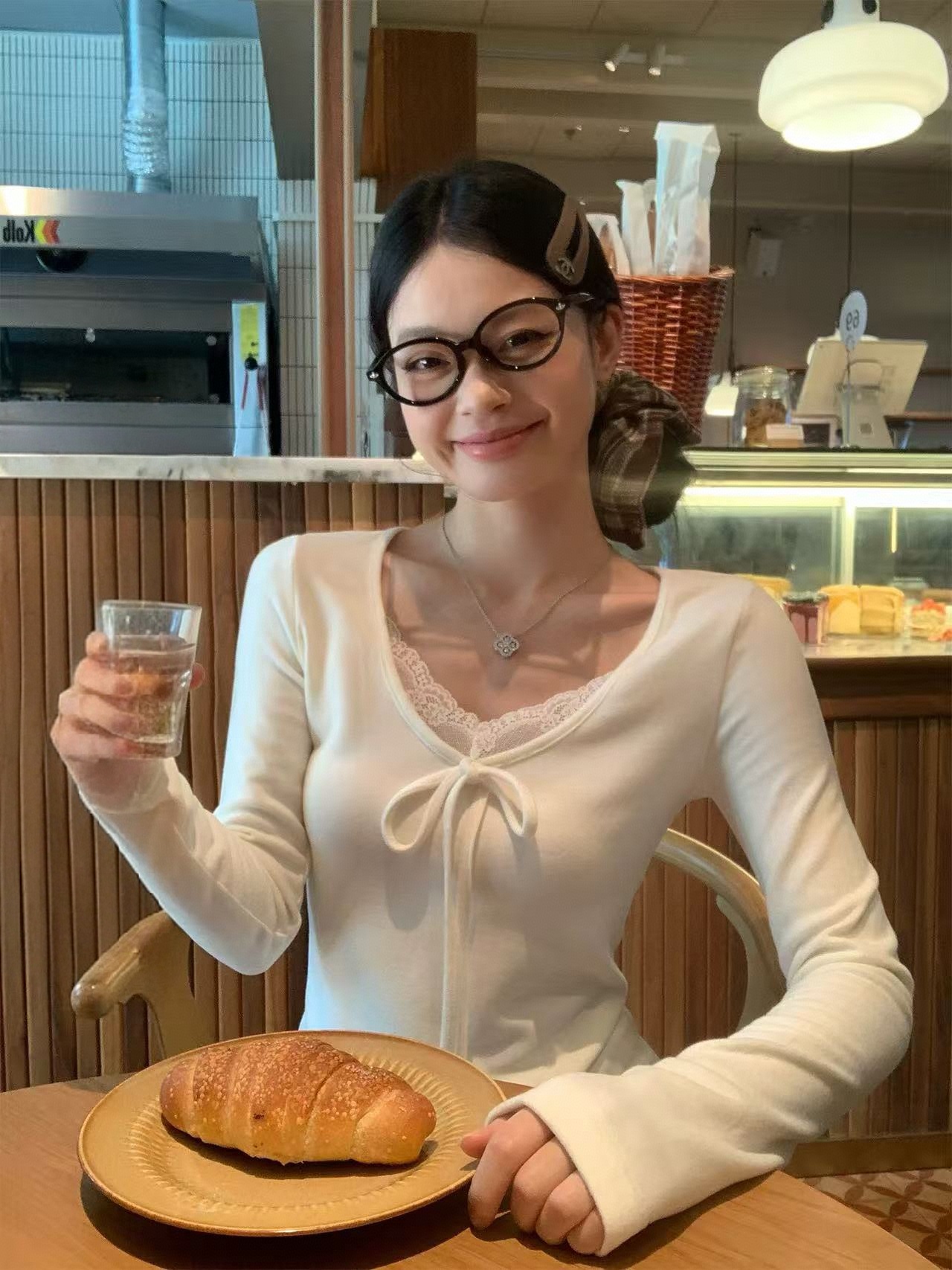 韩系绑带蕾丝花边v领内搭打底衫女秋冬单穿设计长袖t恤修身上衣潮