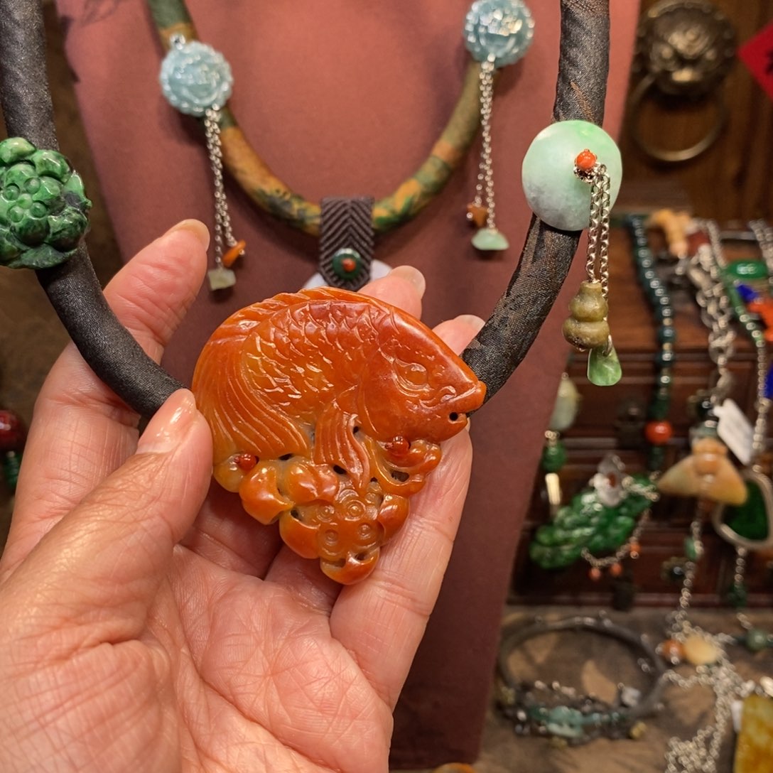 翡翠吊坠(赠链)未镶嵌