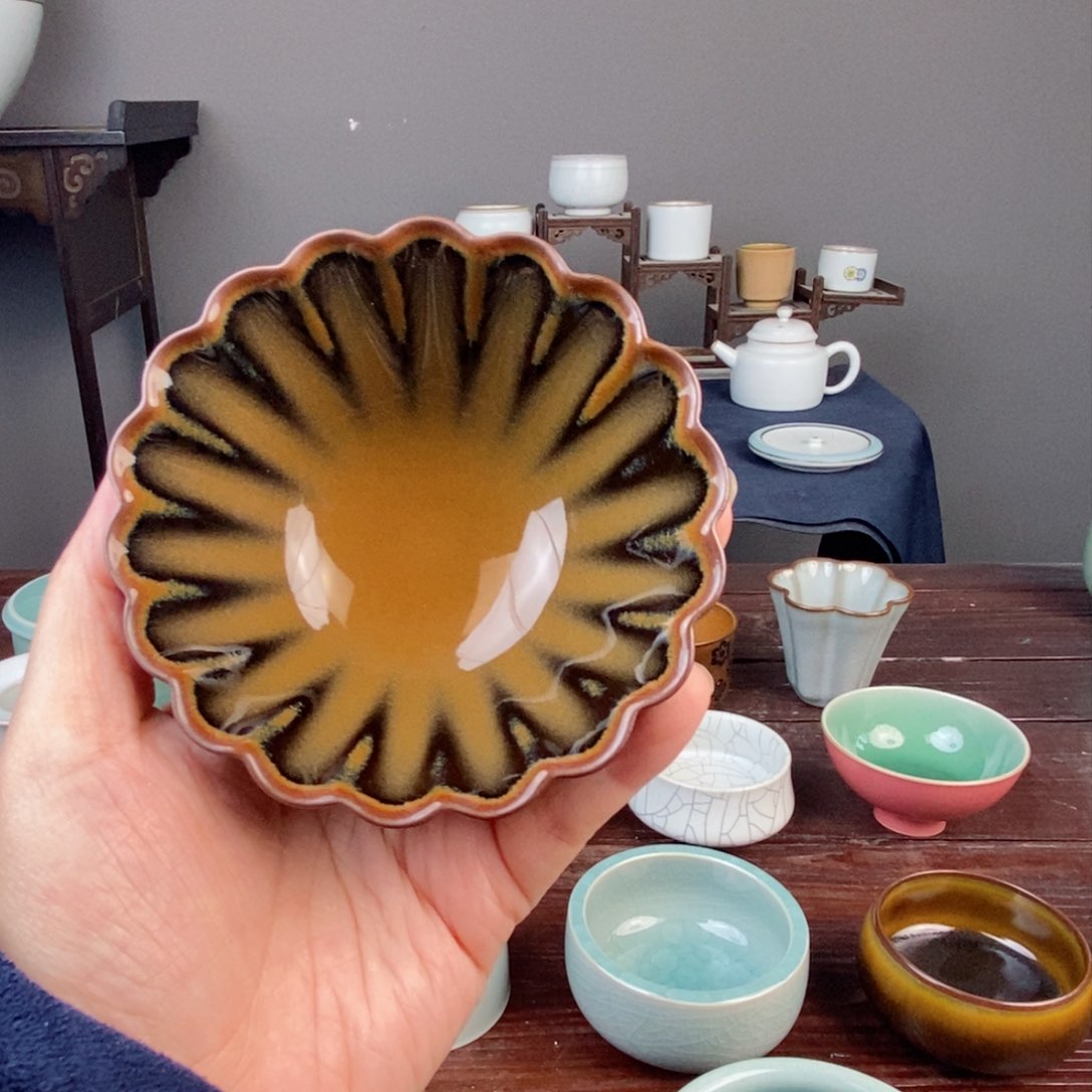 铁胎枯叶黄釉 菊瓣杯 不开片 