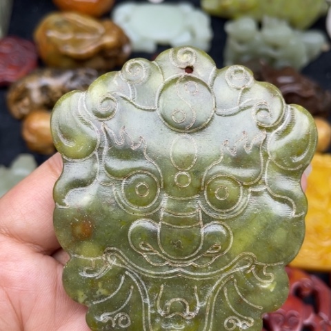 蛇纹石玉未镶嵌颈饰51