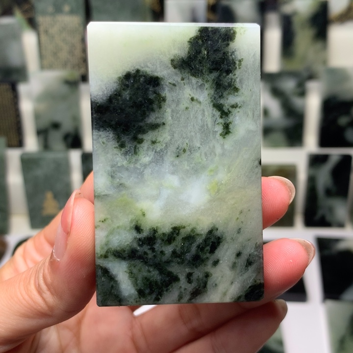 独山玉颈饰未镶嵌