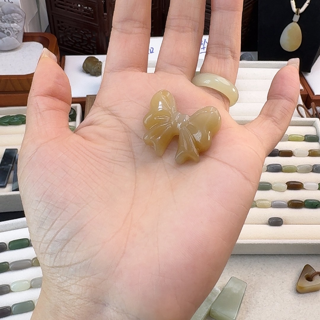 .***远和田玉未镶嵌珠宝半成品