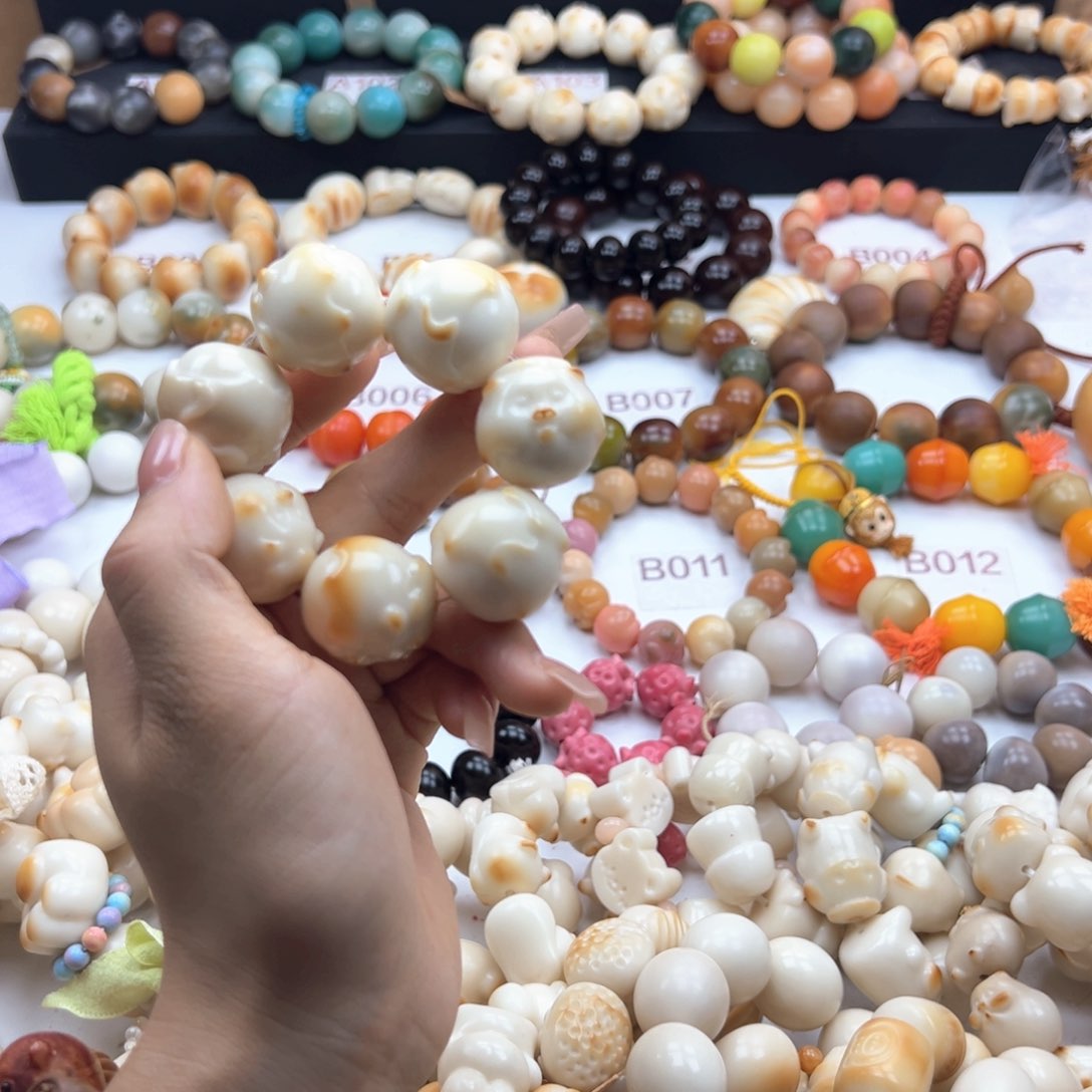 白玉菩提吊坠手捻猪猪24 25