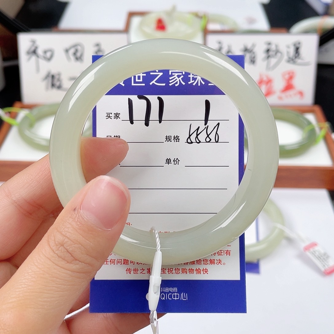 和田玉手镯未镶嵌