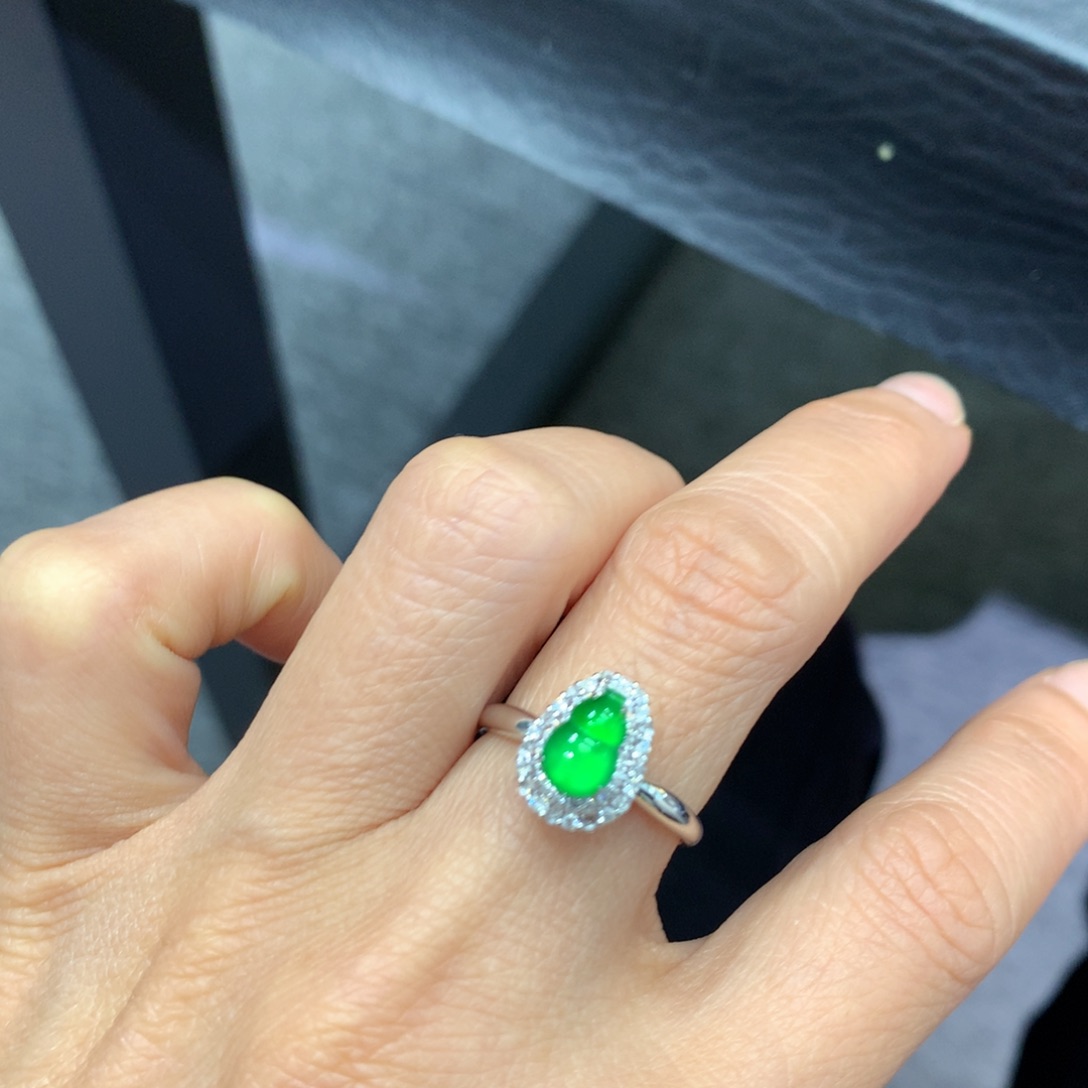 翡翠18K金镶嵌戒指