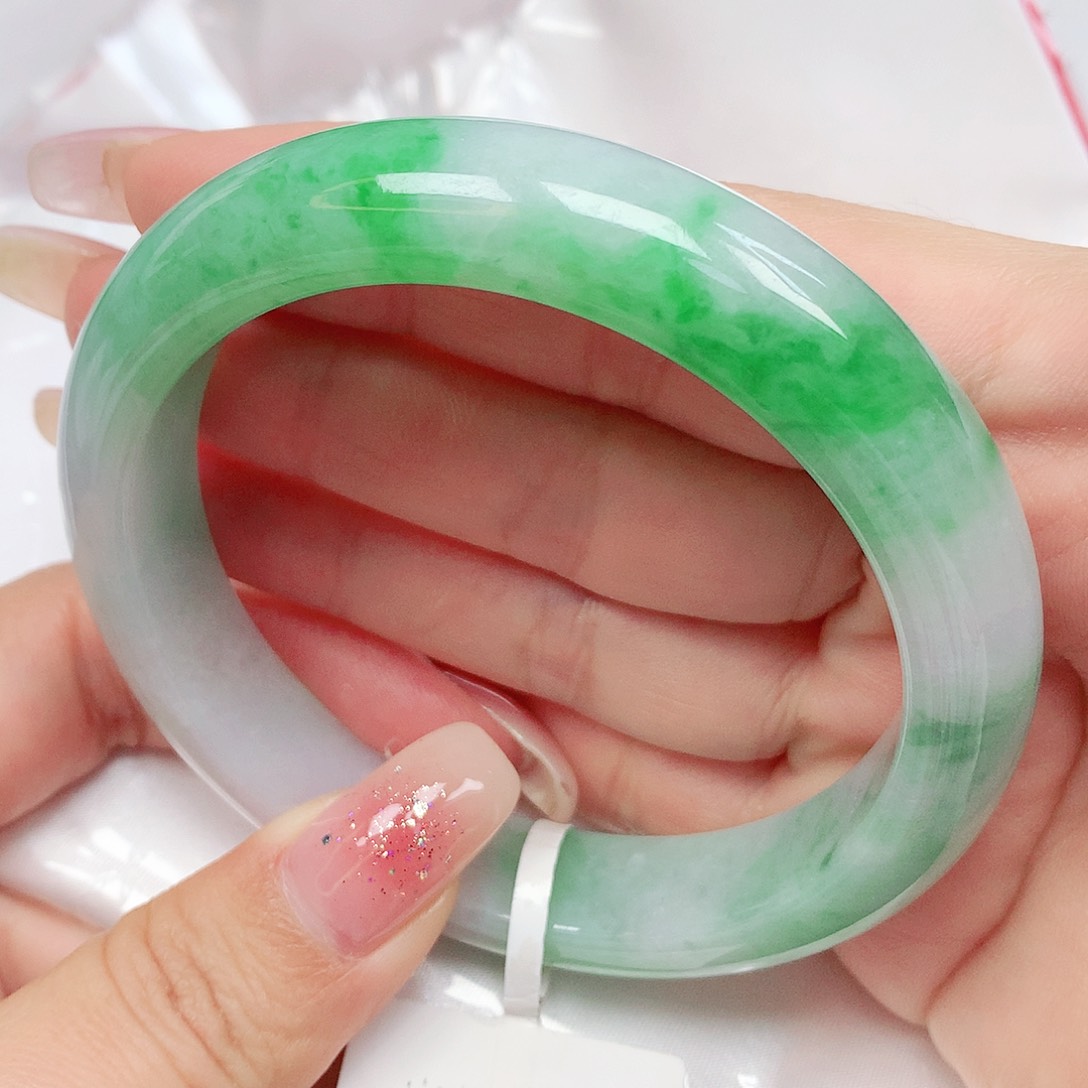 翡翠手镯未镶嵌抖音89