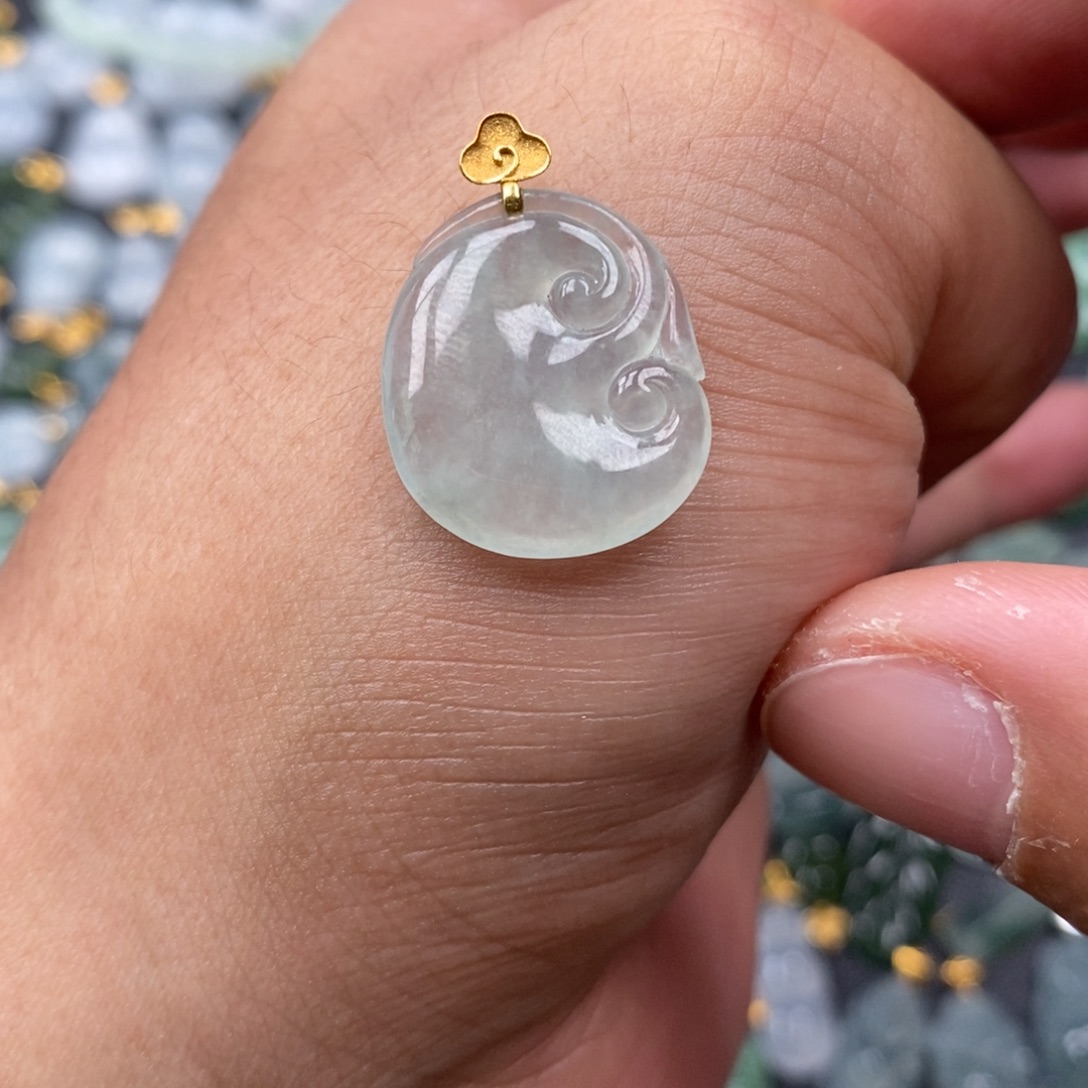 翡翠18K金镶嵌颈饰