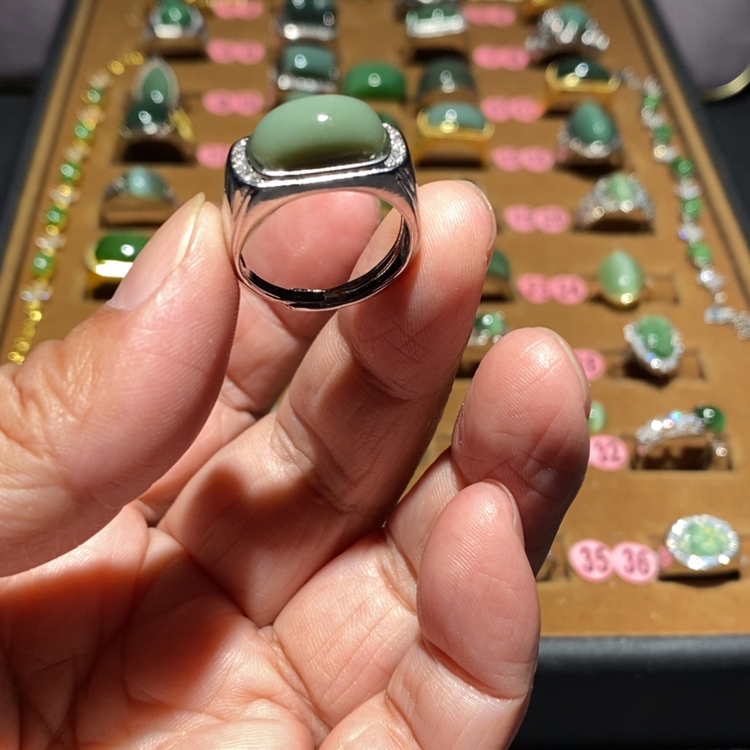 和田玉未镶嵌戒指