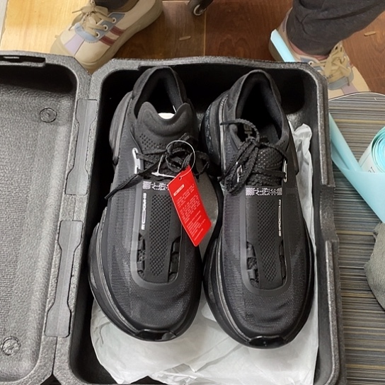 151号李宁跑鞋43.270