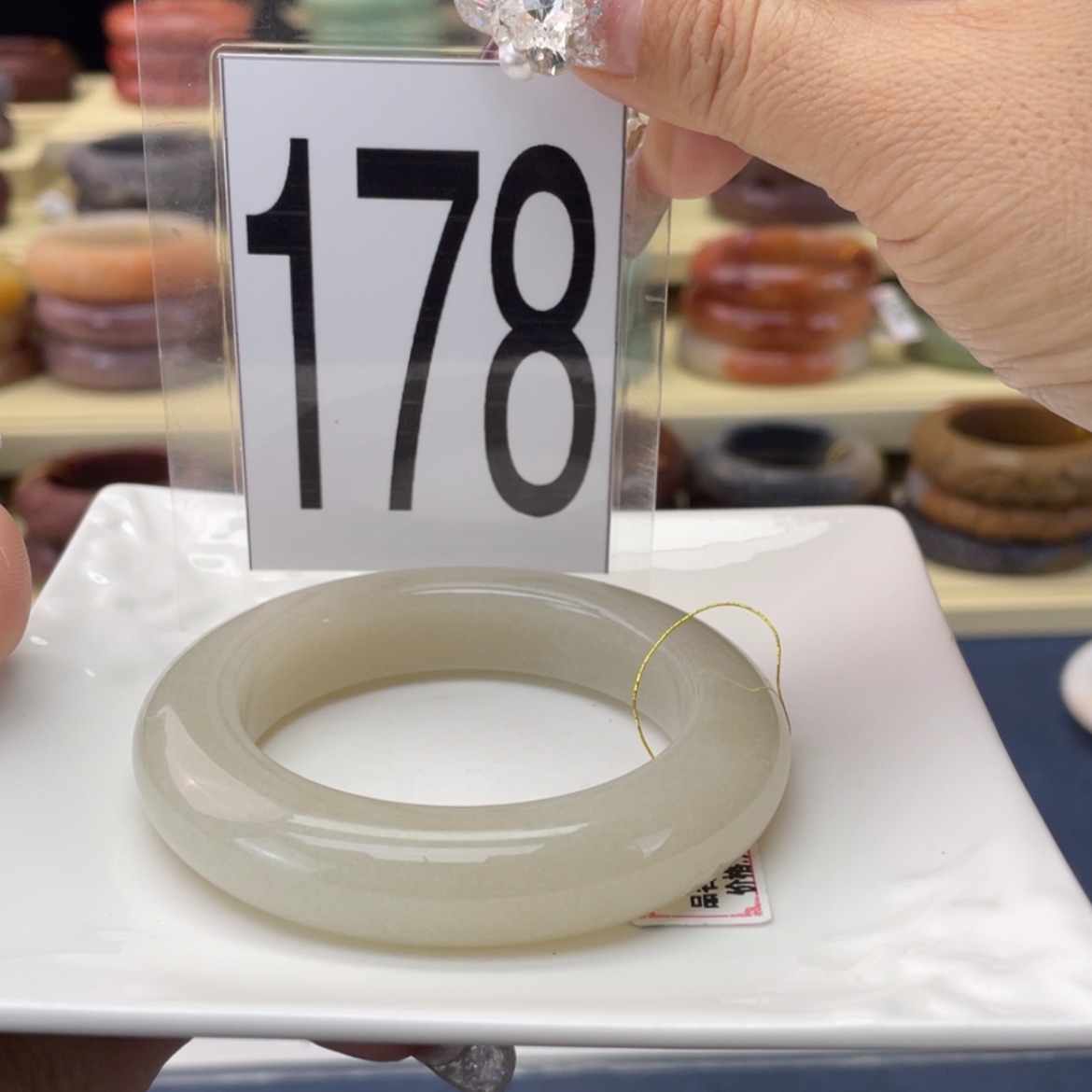 【闪购商品】石英质玉手镯未镶嵌