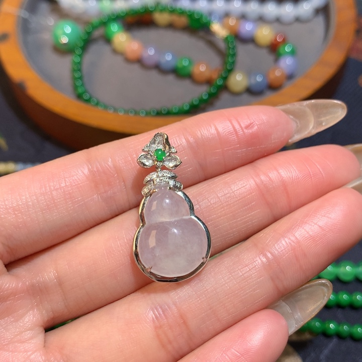 翡翠颈饰未镶嵌冰胶葫芦