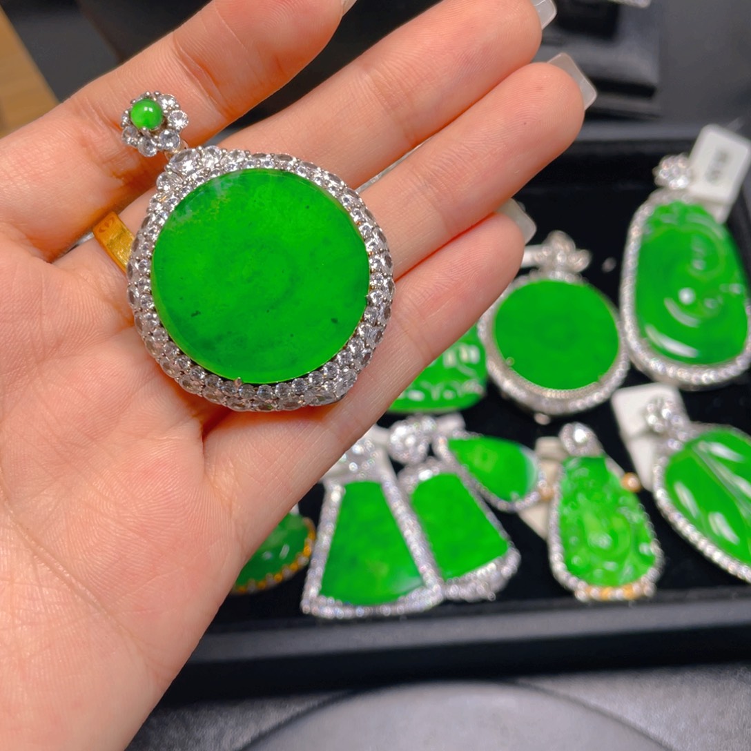 翡翠未镶嵌吊坠(不含链)