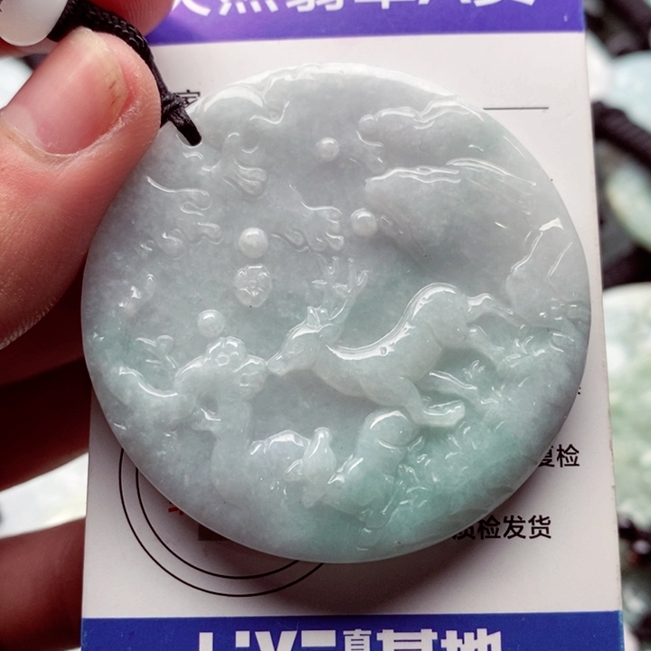 翡翠挂件未镶嵌翡翠