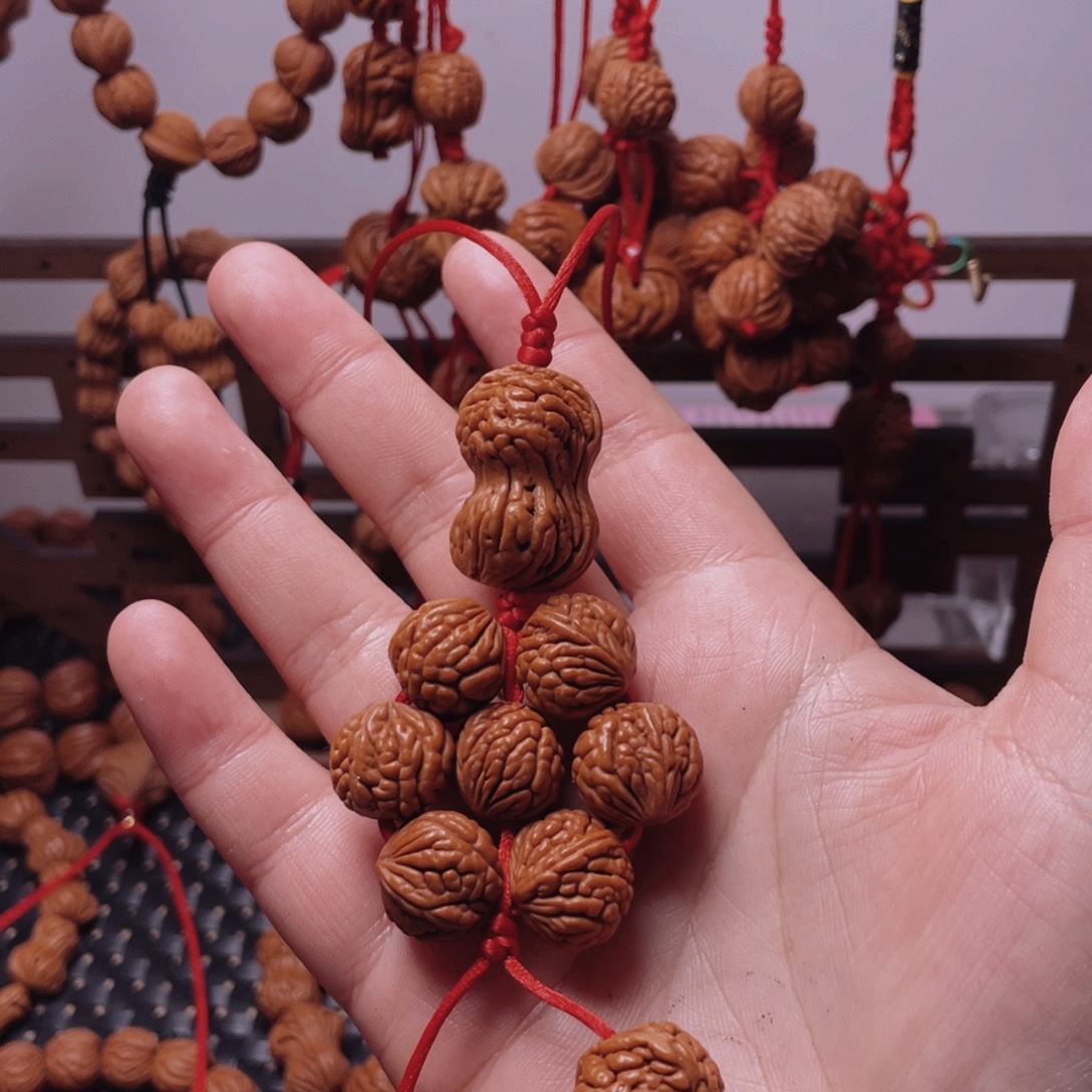 木质类龙纹桃枭挂件