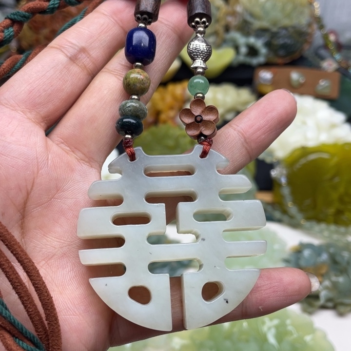 X***M蛇纹石玉未镶嵌颈饰