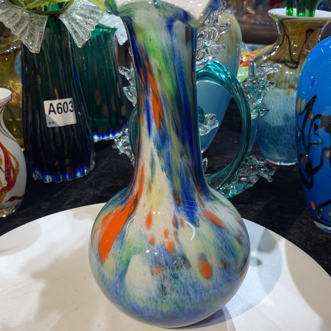 手工艺品琉璃微瑕瓶口有点倾斜