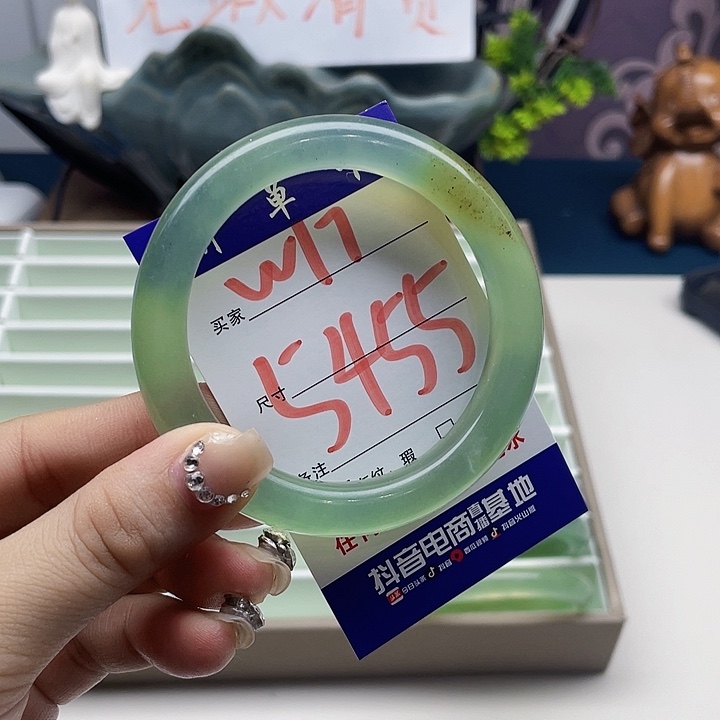 蛇纹石玉手镯未镶嵌