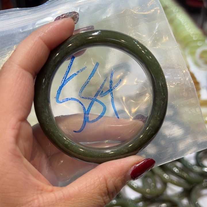 和田玉手镯未镶嵌莫*名