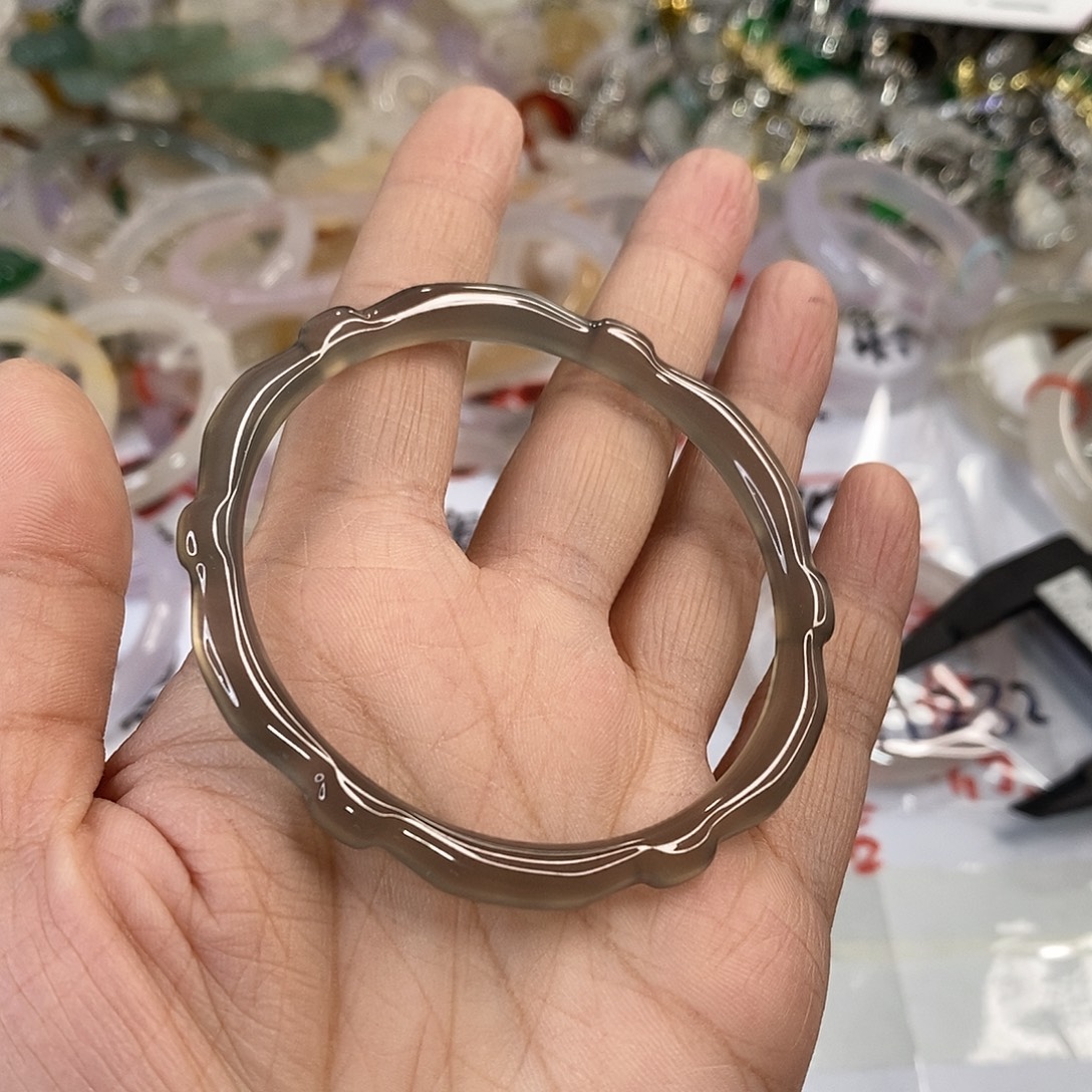 玛瑙/玉髓未镶嵌手镯A233。 58.4圈