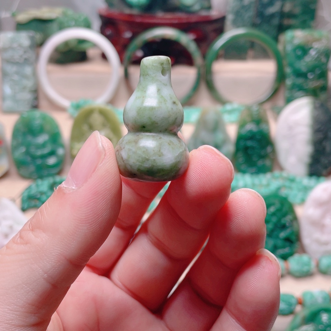 独山玉未镶嵌颈饰