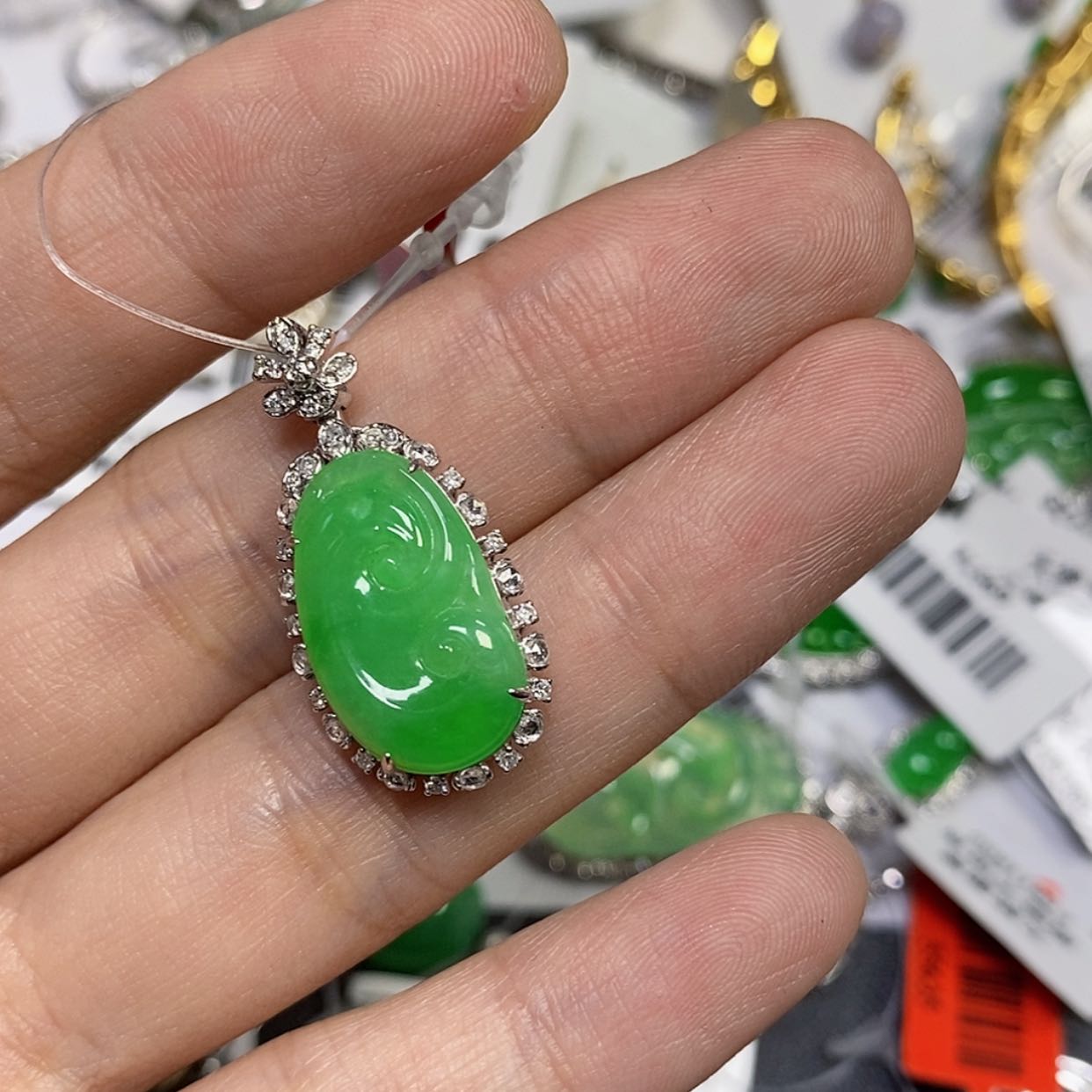 【闪购商品】颈饰18K金镶嵌翡翠蒙*吊坠