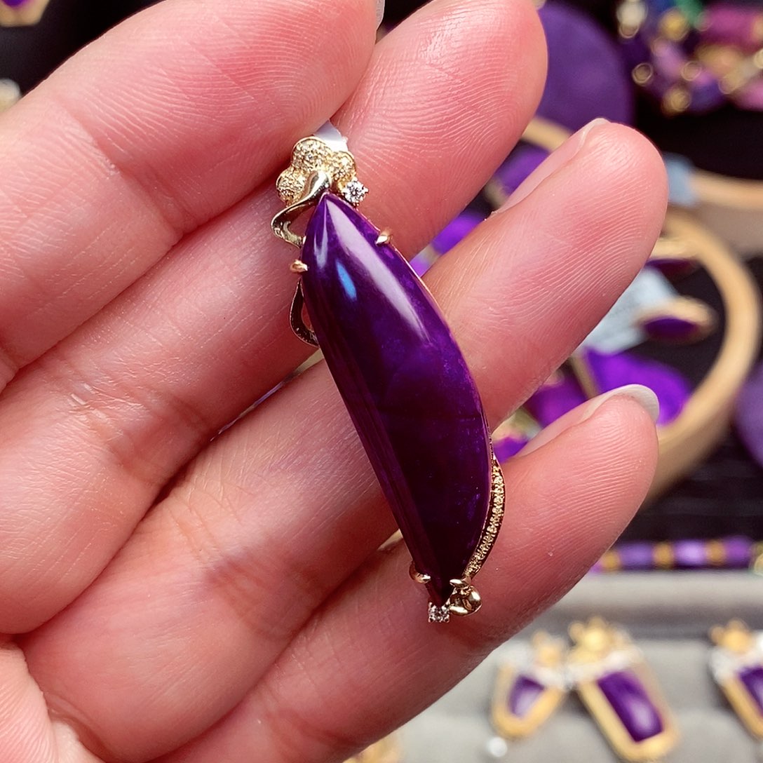 苏纪石（舒俱来）吊坠18K金镶嵌