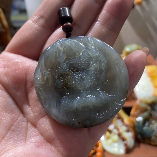 蛇纹石玉未镶嵌颈饰