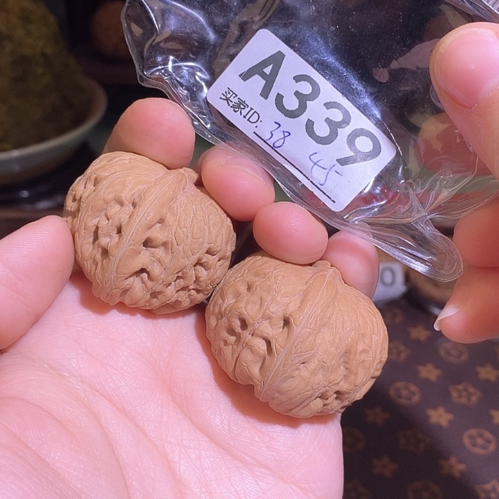 桃核把件元宝核桃