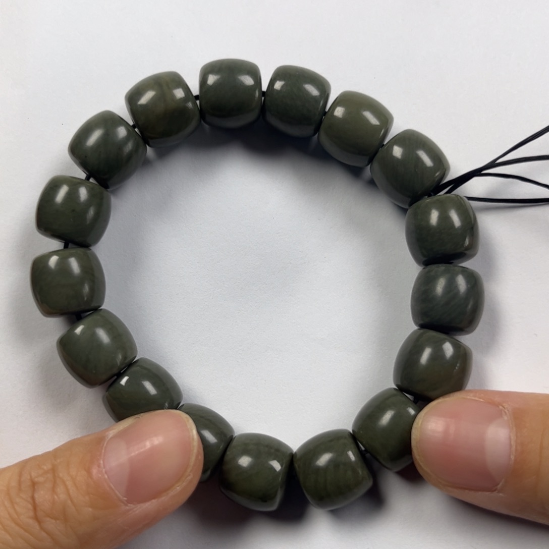 和田玉手链未镶嵌卡12直切