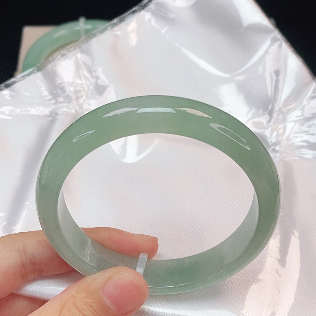 翡翠手镯未镶嵌正圈57.5