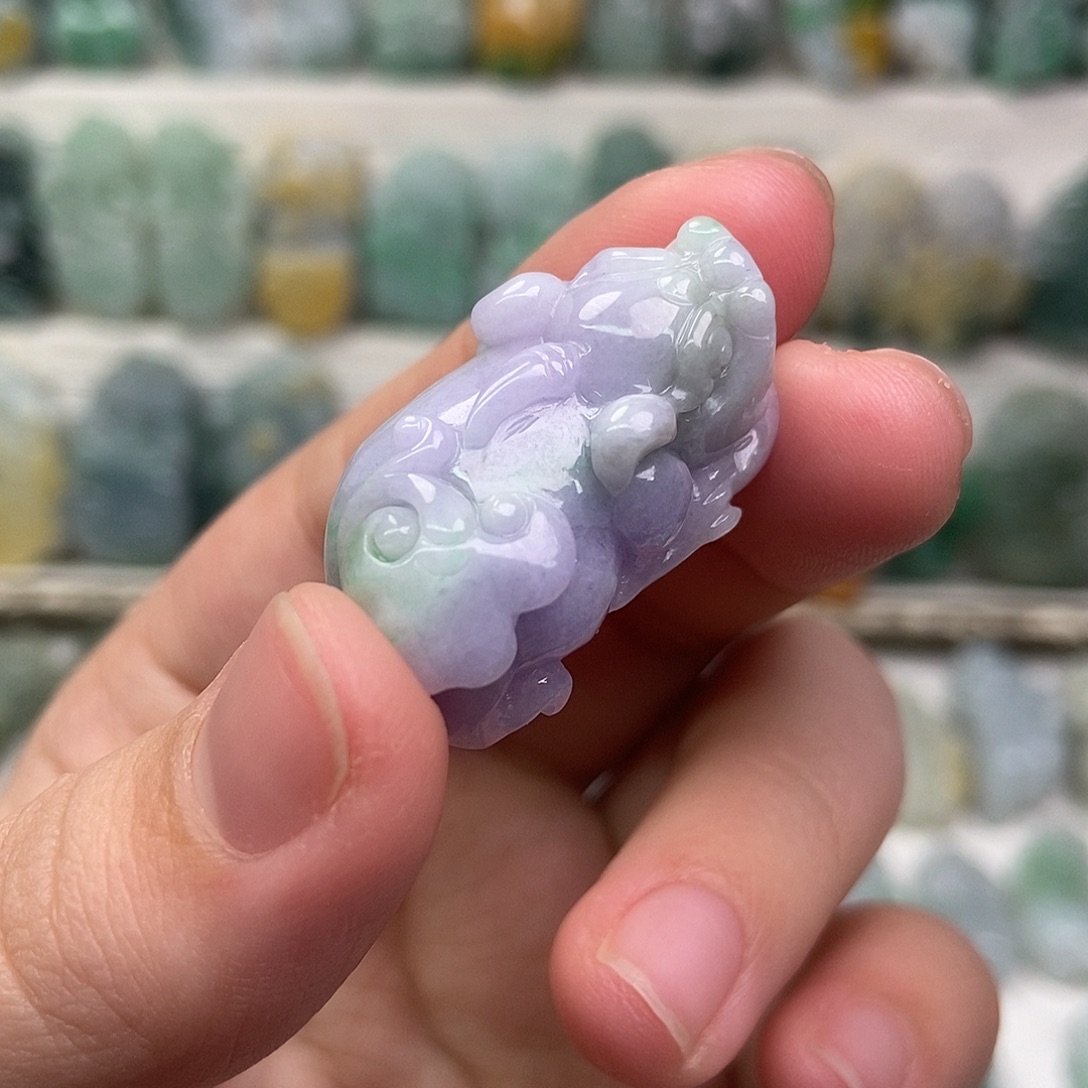 翡翠未镶嵌吊坠(赠链)