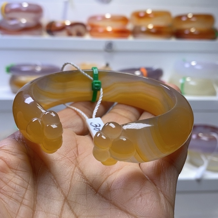 玛瑙/玉髓手镯未镶嵌