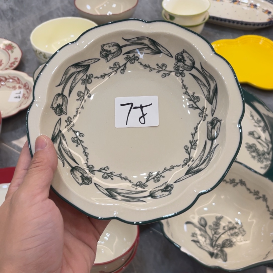 陶瓷微瑕餐具介意勿拍，满18飞！