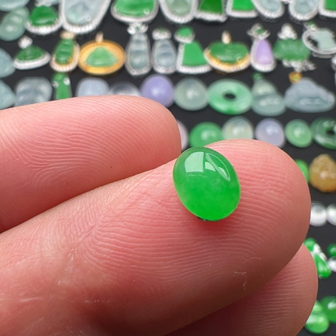 翡翠颈饰未镶嵌蛋面7.2